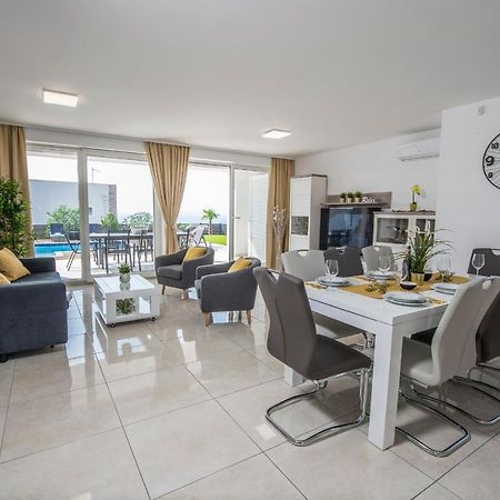 Villas Royal II With Private Pool Novalja Exterior photo