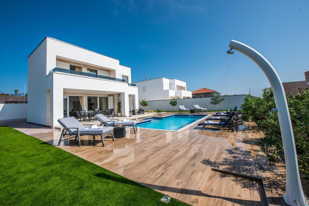 Villas Royal II With Private Pool Novalja Exterior photo